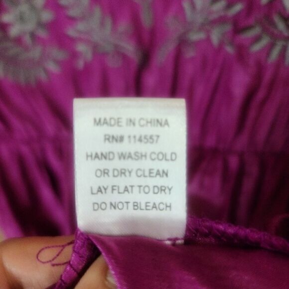 Theme Ornate Blouse w/V-neck and silver embroidery - Picture 8 of 8